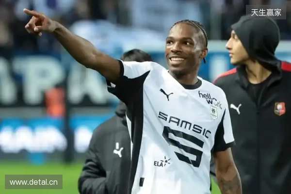 记者：雅凯已同意加盟切尔西，并告知雷恩希望在冬窗离队