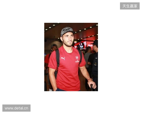 英超官方晒出图片:阿森纳U15全员抵达北京